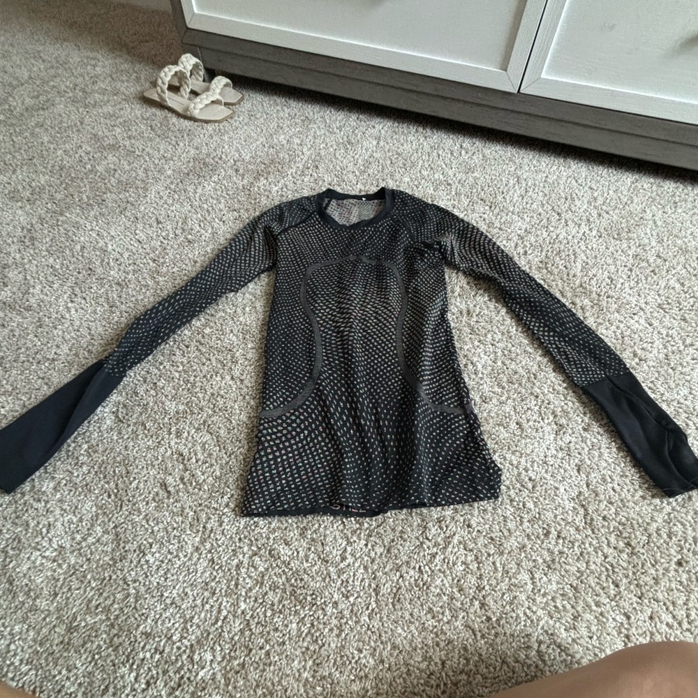lulu long sleeve floral pattern size 2 barely worn